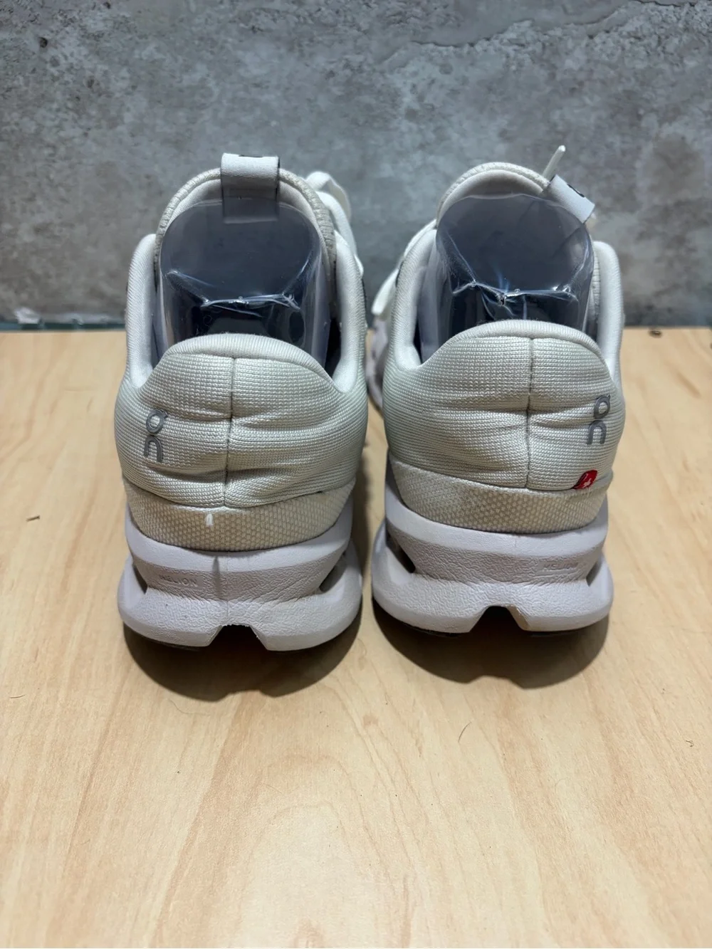 On Cloudsurfer road-running shoe size women’s 8
